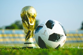 世界杯完整赛程-Faker法国表演赛连败，绝境神操作虽败犹荣引全球热议